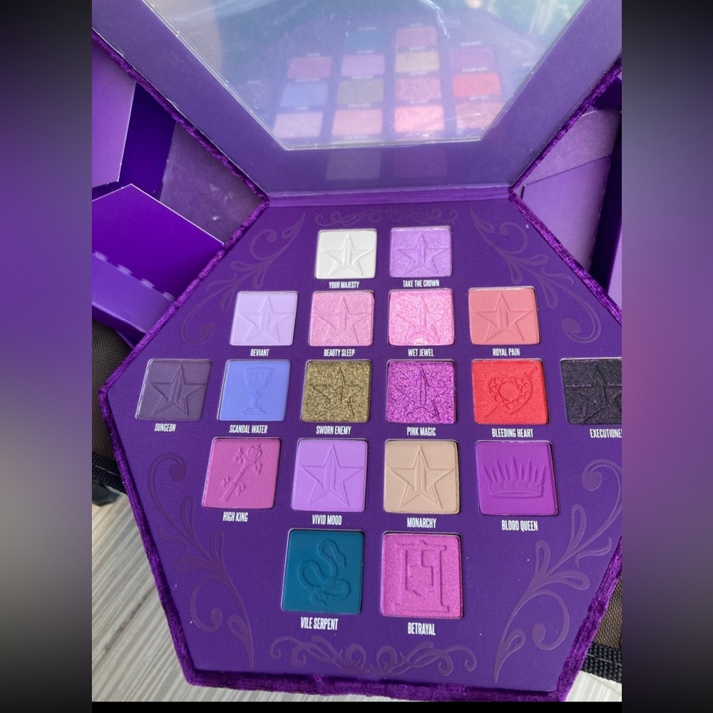 Jeffree Star Purple Velvet Eyeshadow Palette - Picture 6 of 6